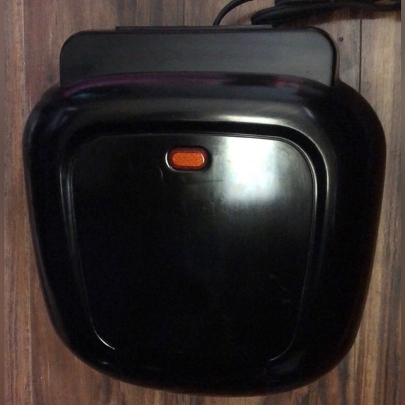 George Foreman Grilling Machine - Picture 1 of 3